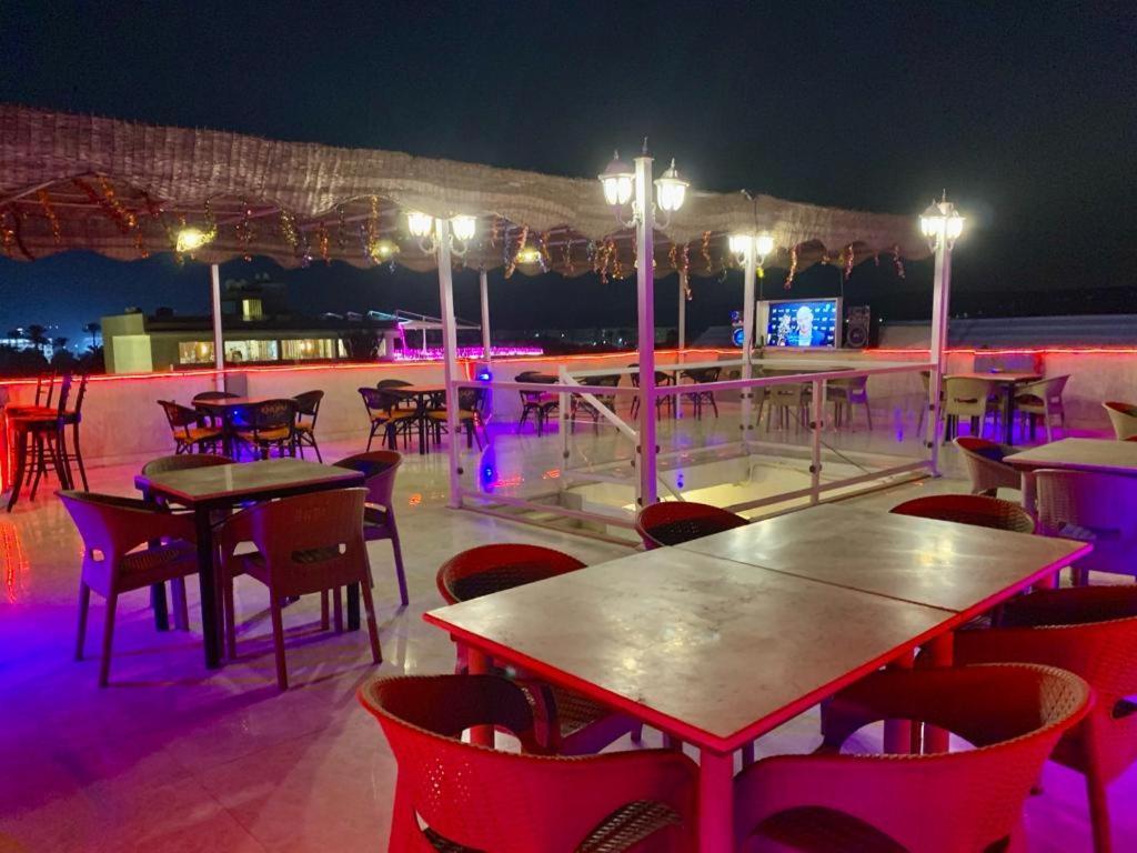 Khufu Pyramids Hotel Kafret el-Gabal Kültér fotó