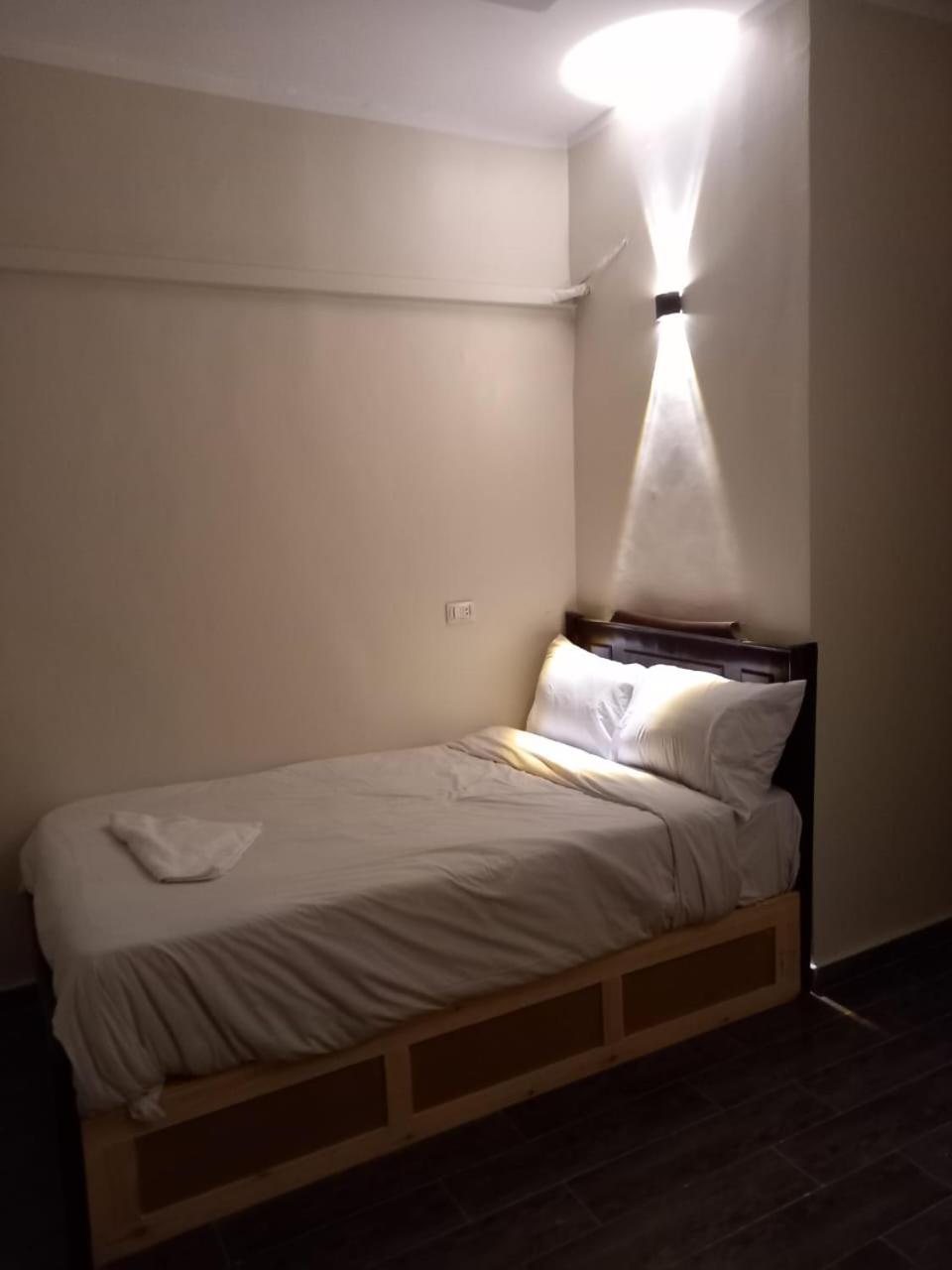Khufu Pyramids Hotel Kafret el-Gabal Kültér fotó
