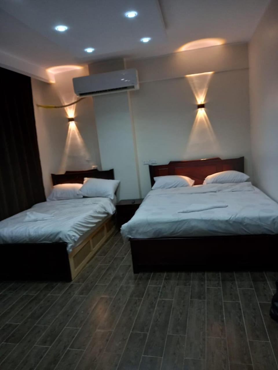 Khufu Pyramids Hotel Kafret el-Gabal Szoba fotó